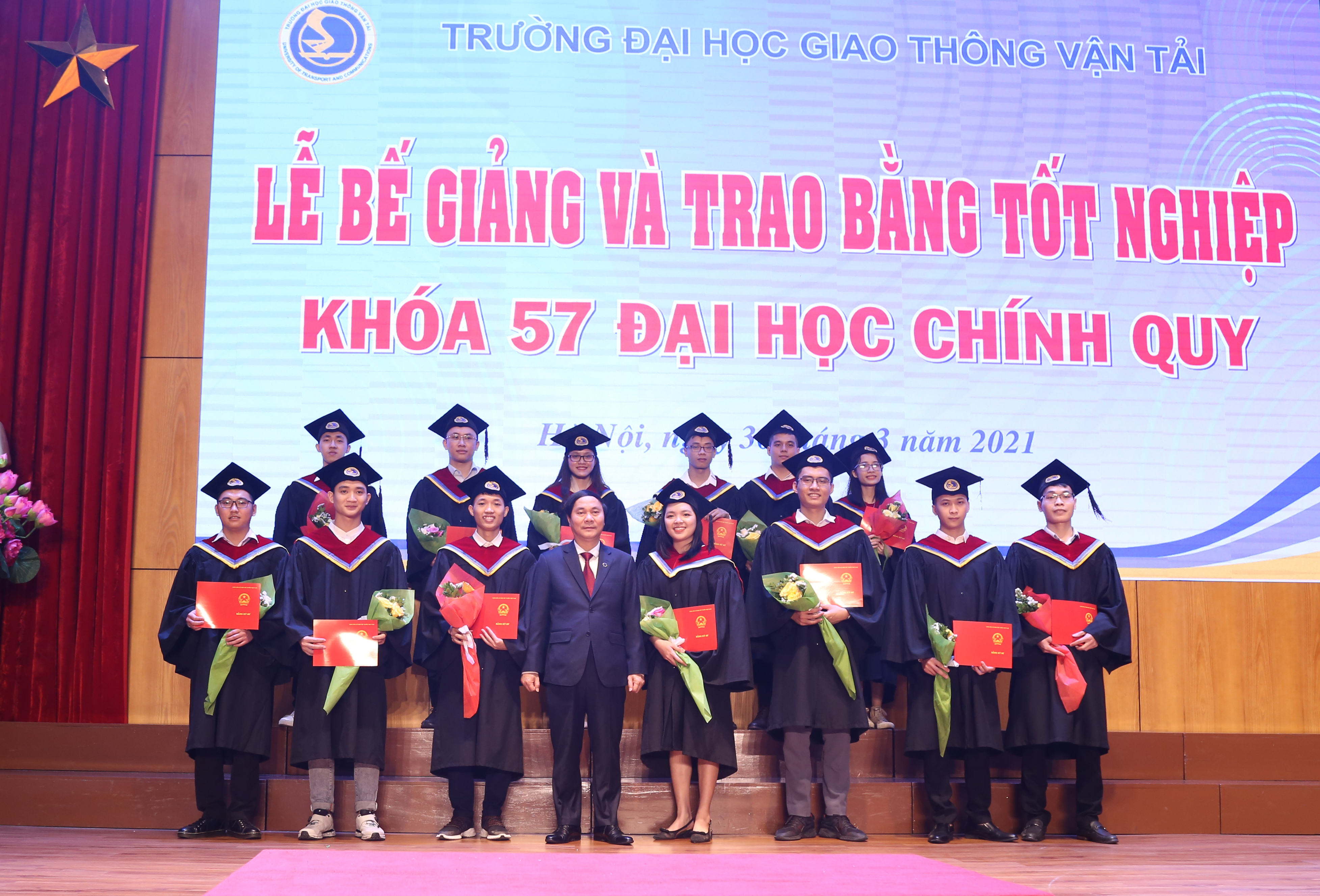 Lễ bế giảng và trao bằng tốt nghiệp khóa 57 Đại học chính quy