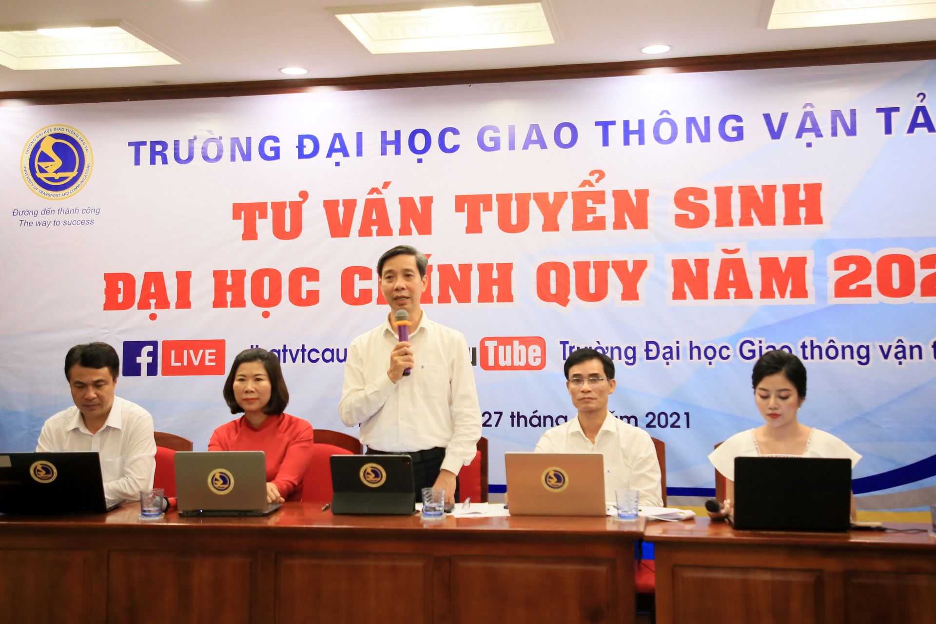 Tư vấn tuyển sinh trực tuyến 2021 