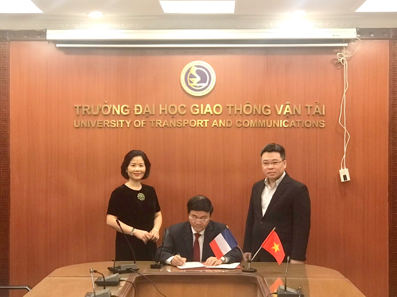 Trường Đại học Giao thông vận tải tiếp tục mở rộng và thúc đấy  quan hệ hợp tác về đào tạo với các trường đại học Pháp ngữ 