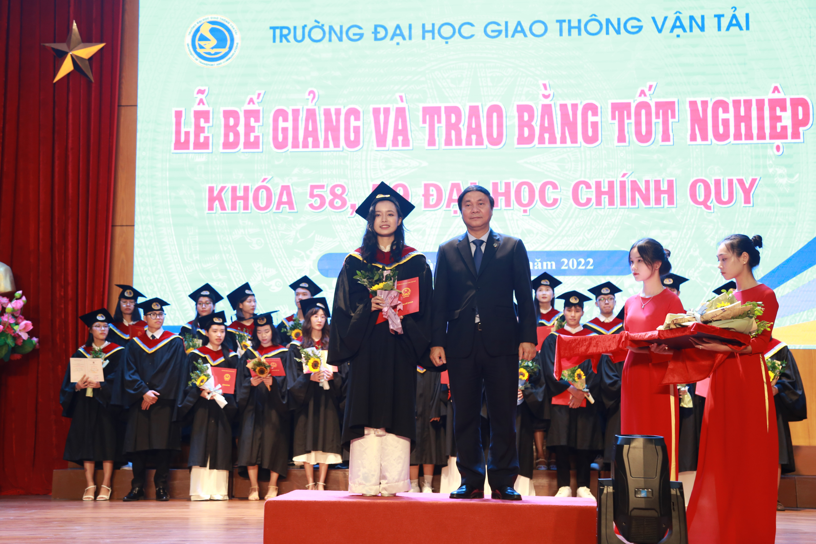 Lễ bế giảng và trao bằng tốt nghiệp cho khóa 58, 59 đại học chính quy 