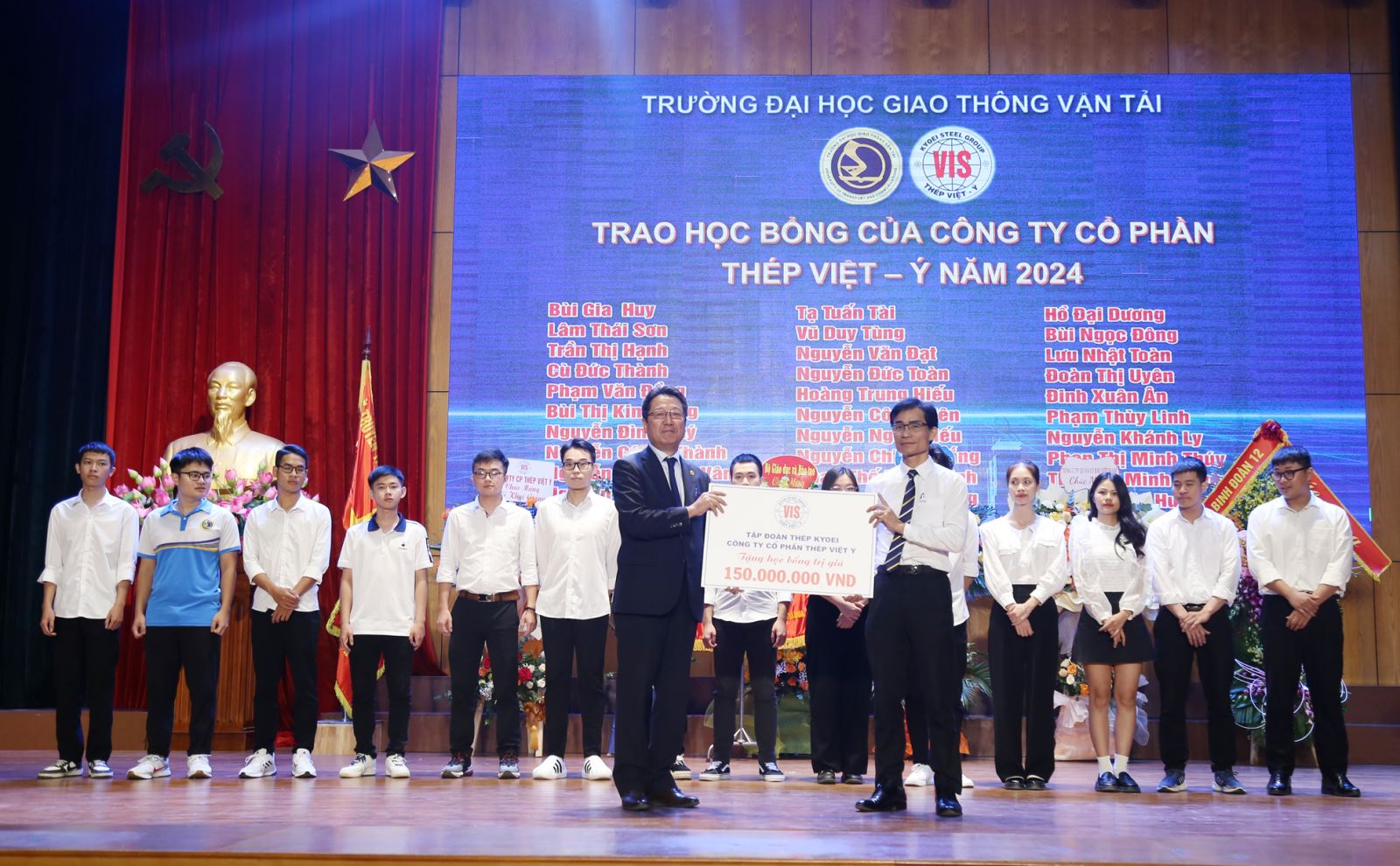 Công ty Cổ phẩn Thép Việt – Ý trao học bổng cho 30 sinh viên Trường Đại học Giao thông vận tải