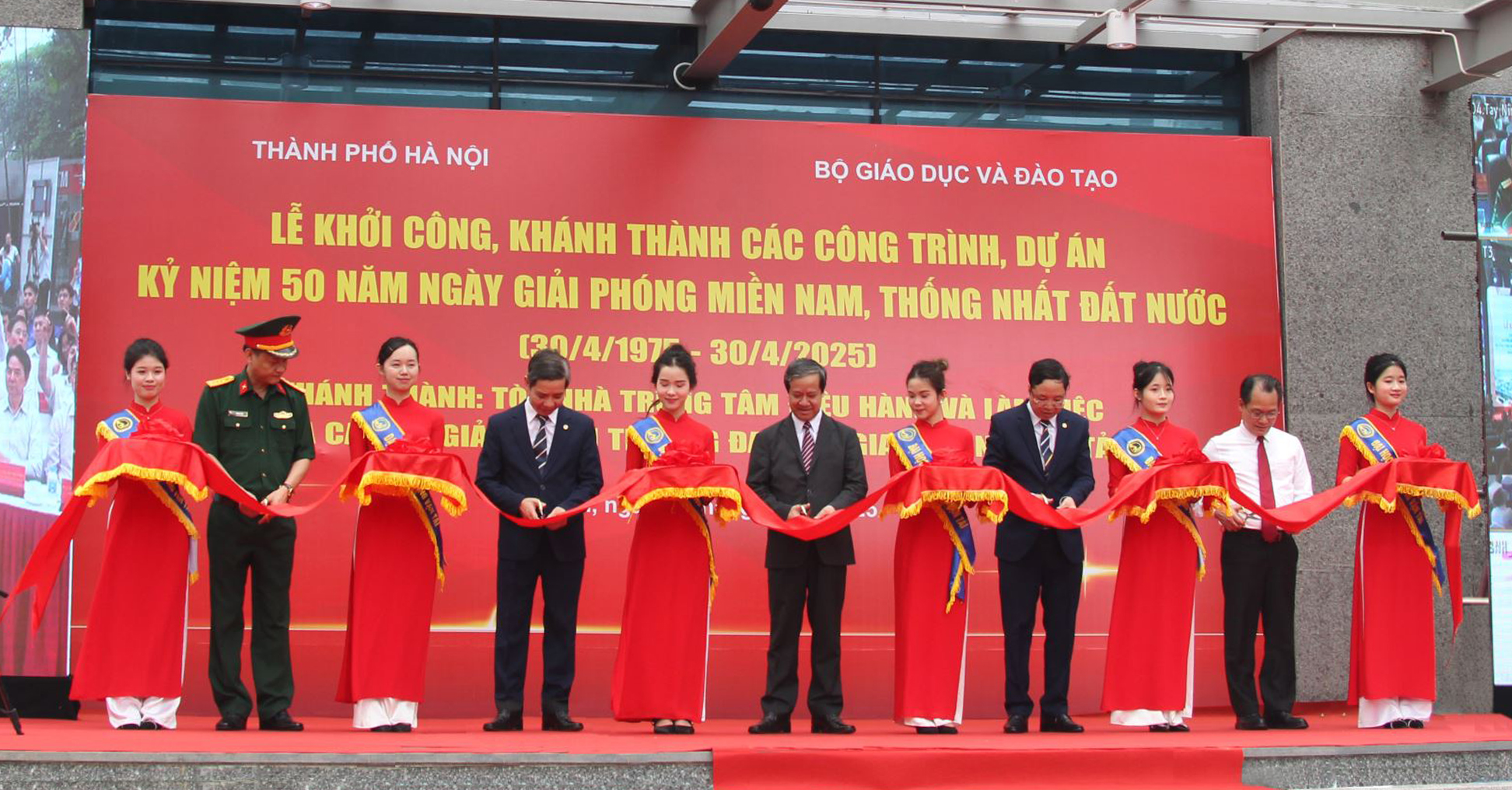 Khánh thành
