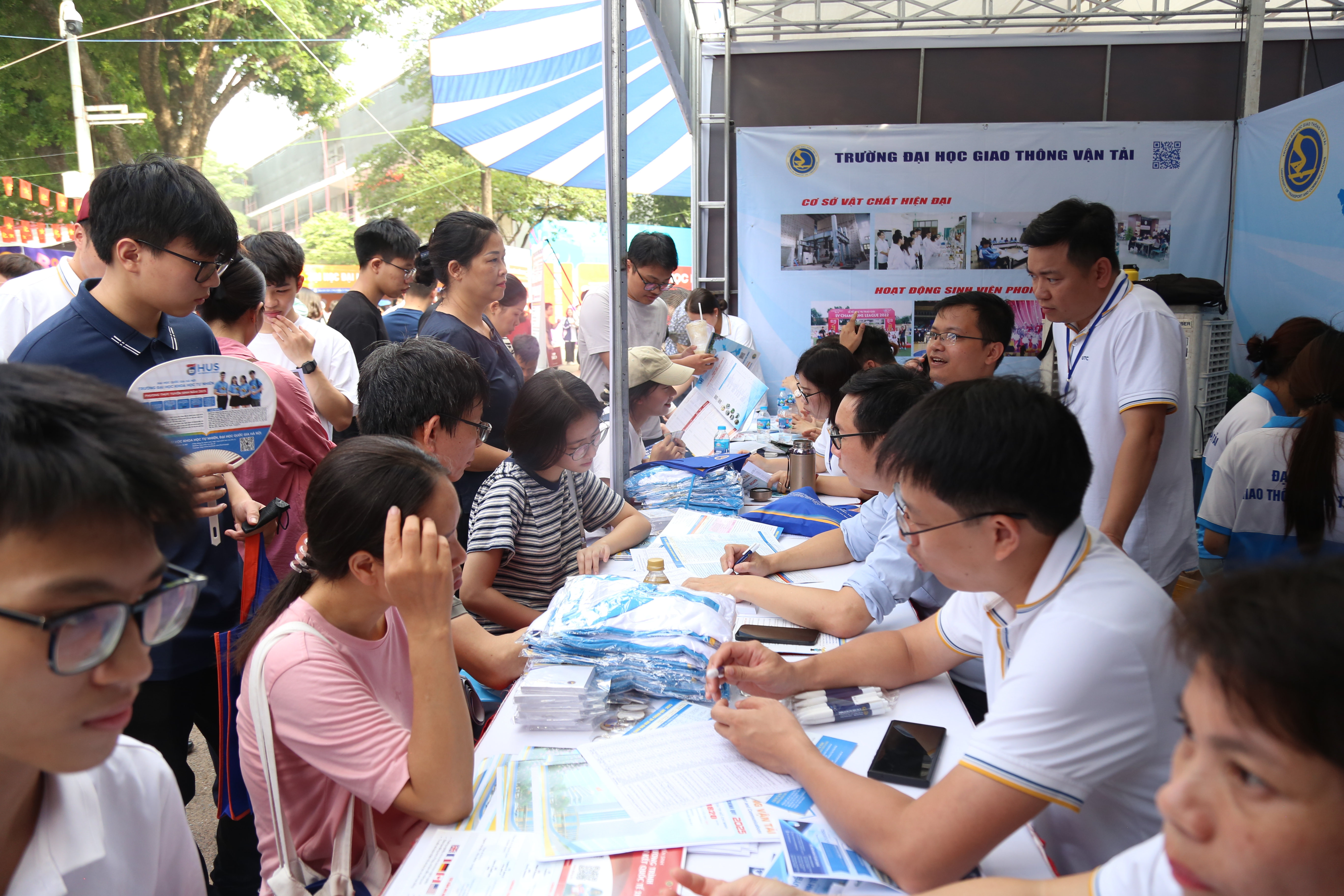 Trường Đại học Giao thông vận tải tham dự Ngày hội lựa chọn nguyện vọng xét tuyển năm 2025