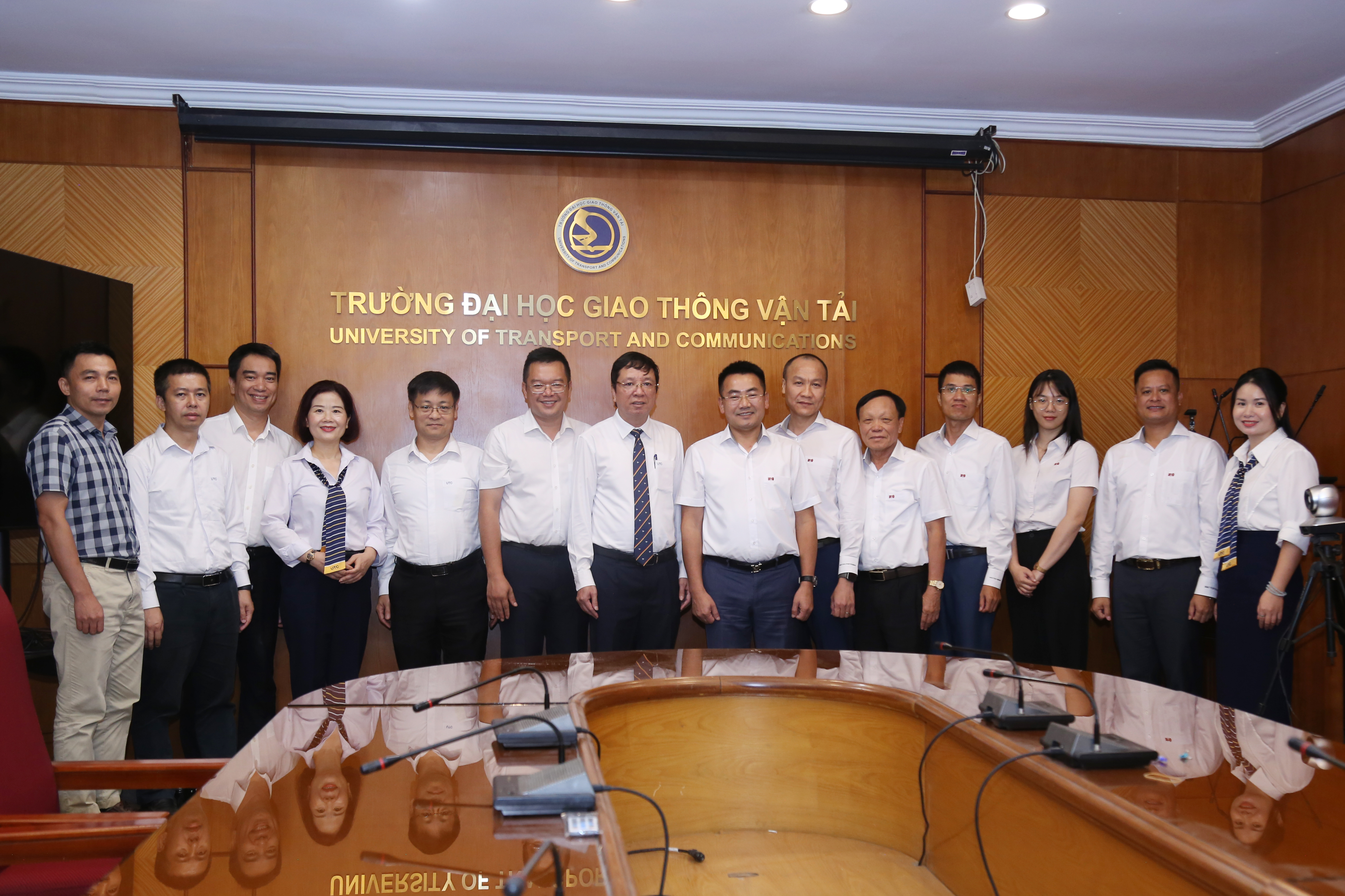 Trường Đại học Giao thông vận tải và Tập đoàn Minh Đức trao đổi hợp tác