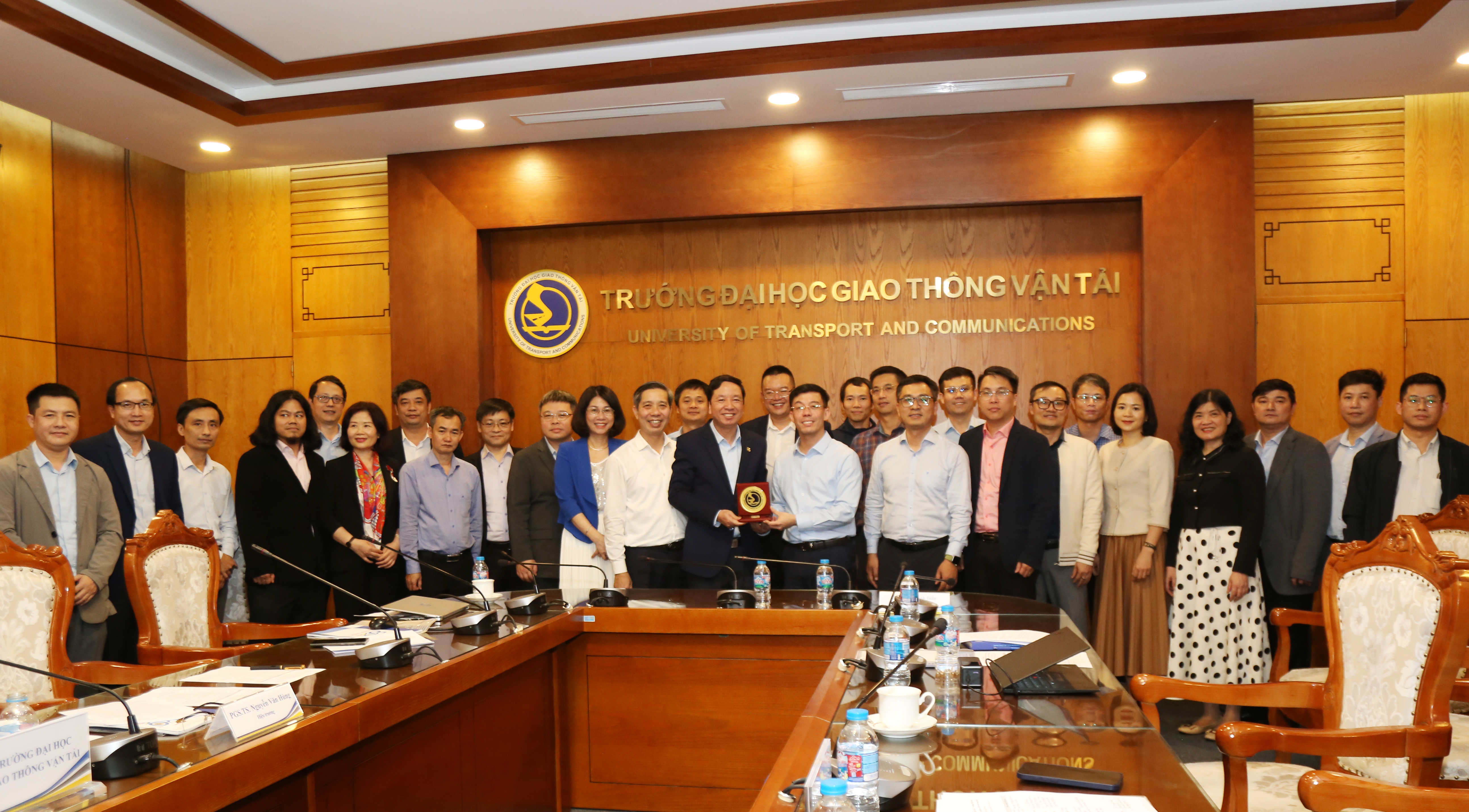 Trường Đại học Giao thông vận tải tiên phong, đồng hành cùng Thành phố Hà Nội trong phát triển khoa học, công nghệ, đổi mới sáng tạo và chuyển đổi số