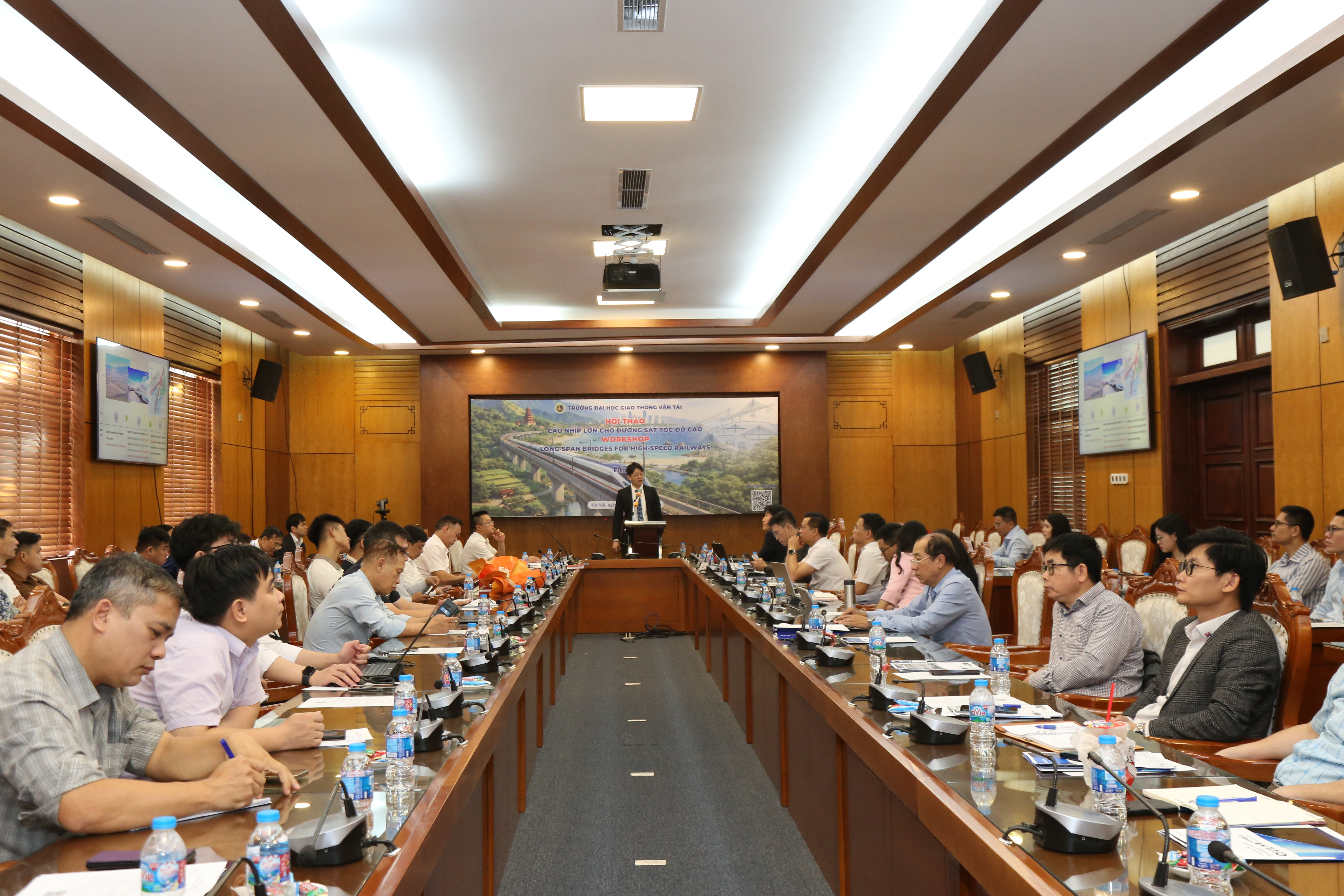 Hội thảo “Cầu nhịp lớn cho đường sắt tốc độ cao”