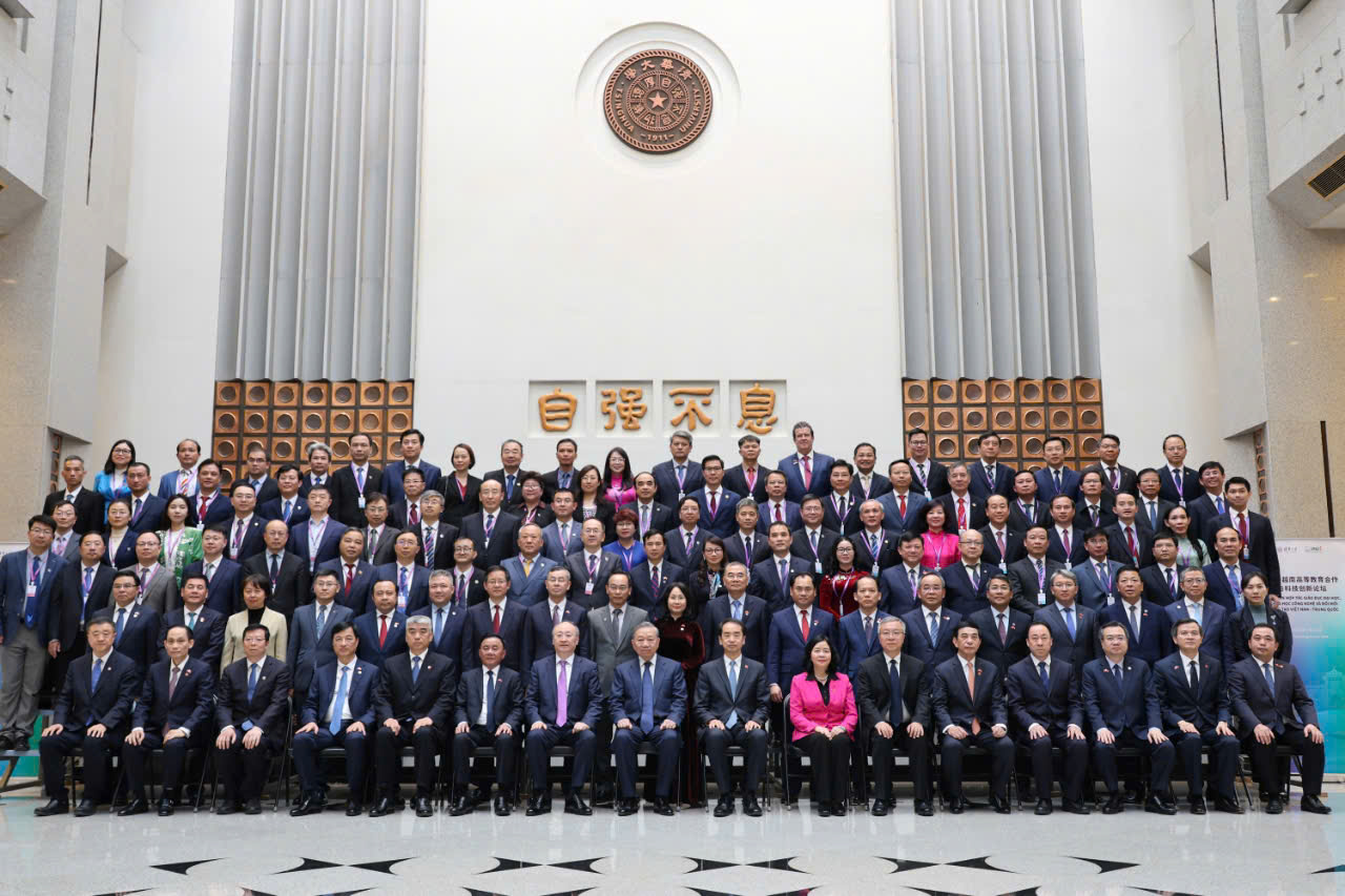 Hiệu trưởng Trường Đại học Giao thông vận tải tham dự Diễn đàn hợp tác giáo dục đại học, khoa học công nghệ và đổi mới sáng tạo Việt Nam – Trung Quốc
