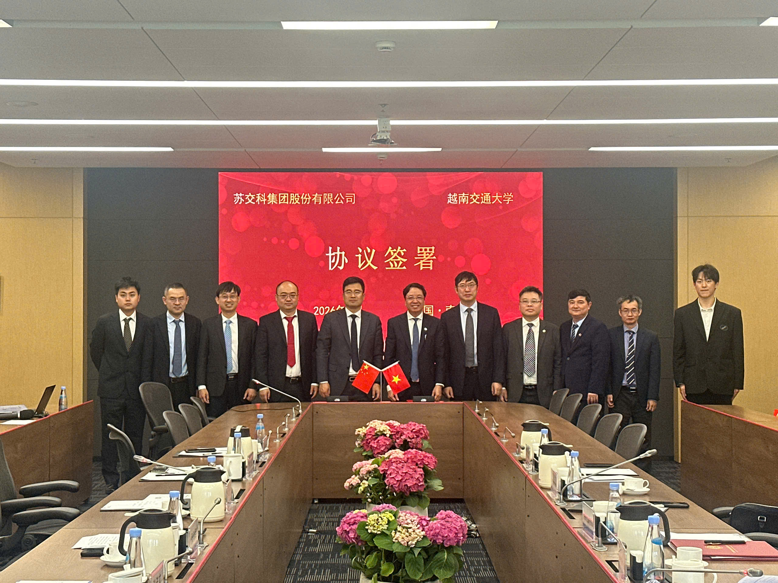 Trường ĐHGTVT và Tập đoàn JSTI ký thỏa thuận hợp tác, hướng tới thành lập Trung tâm Nghiên cứu Giao thông số 