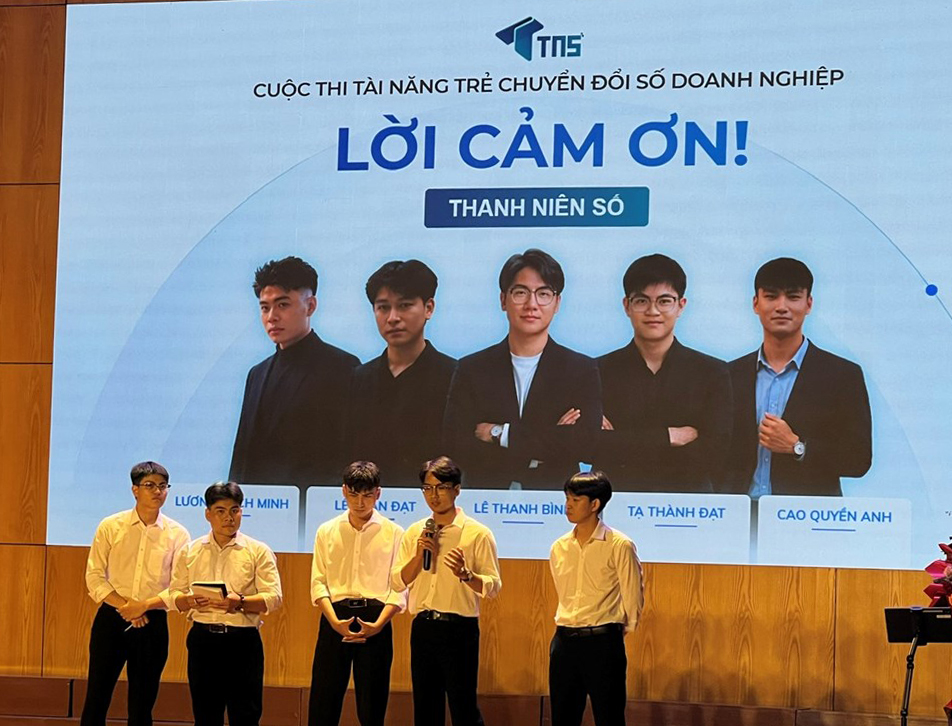 Sinh viên Trường Đại học GTVT thử thách với chuyển đổi số doanh nghiệp