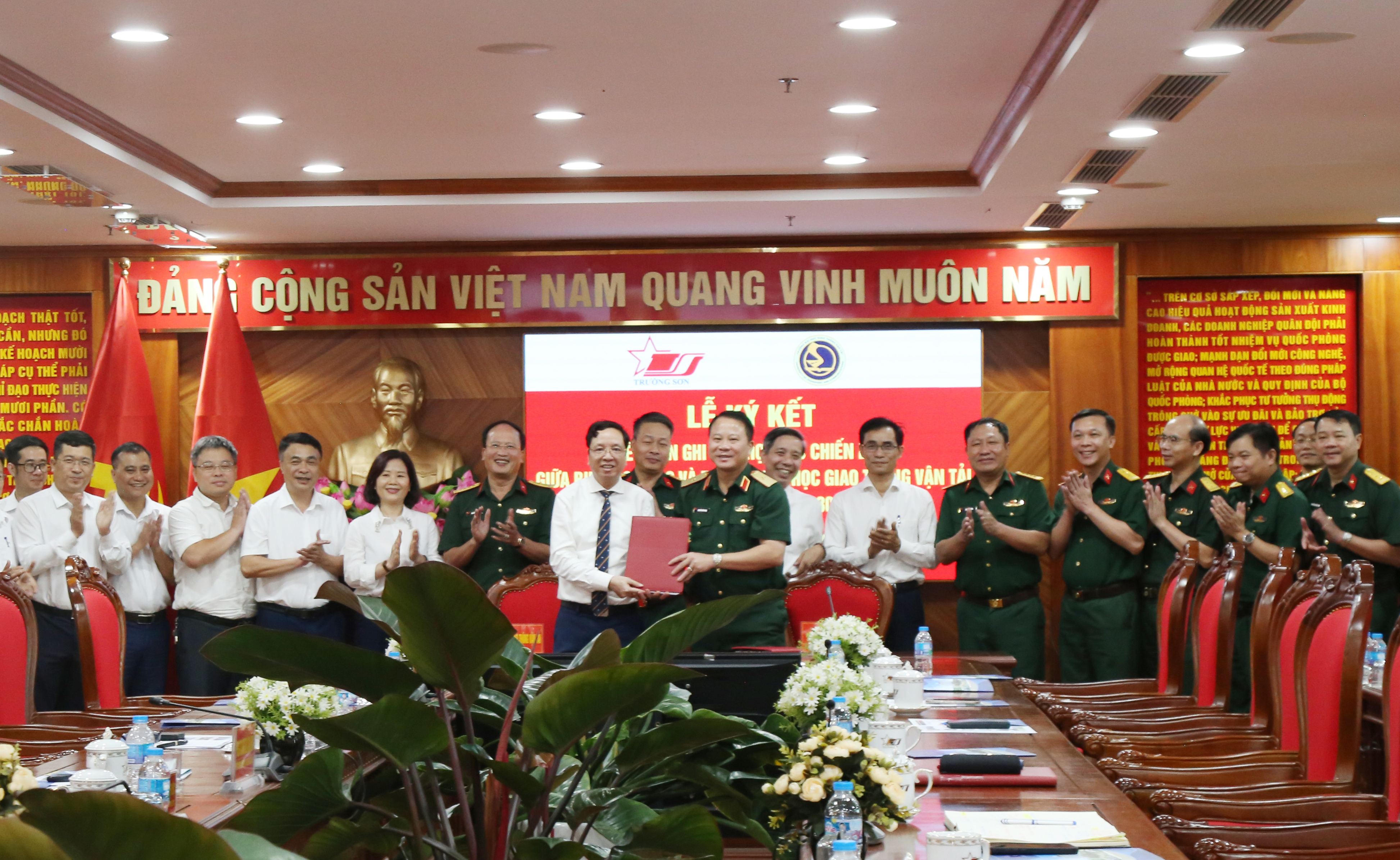 Trường Đại học Giao thông vận tải ký thỏa thuận hợp tác chiến lược với Binh đoàn 12, Tổng công ty xây dựng Trường Sơn