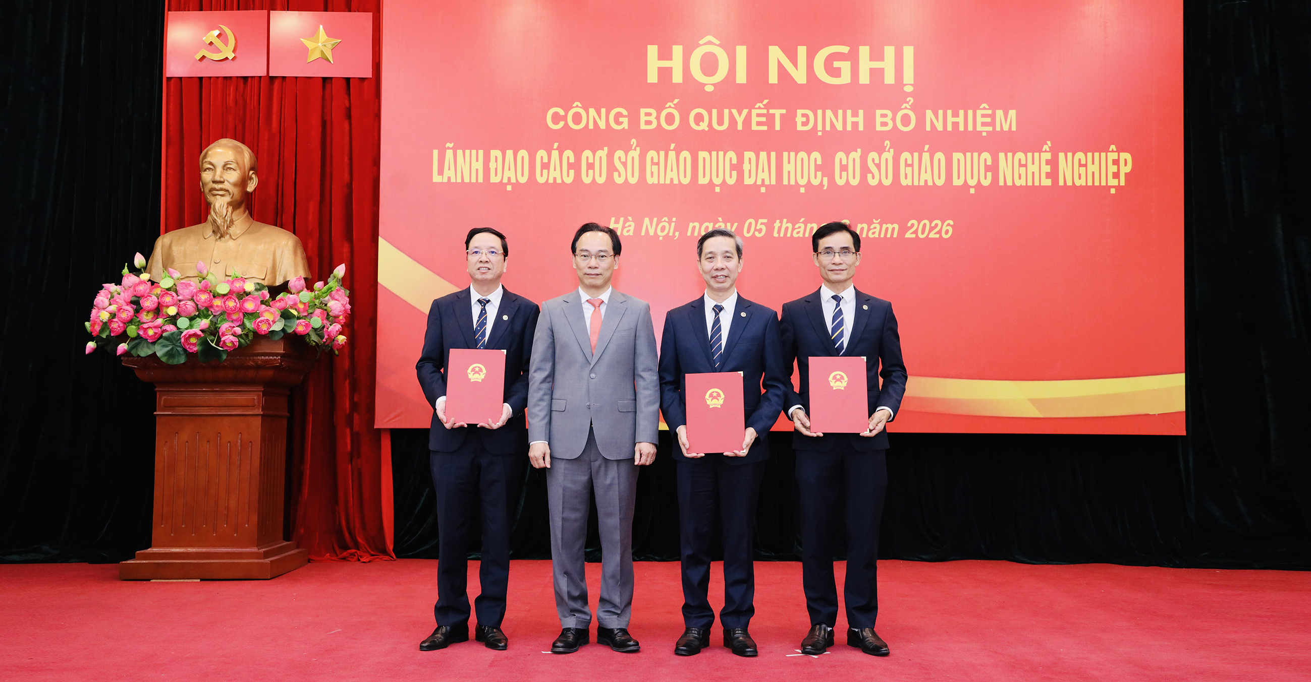  hoi nghi bo nhiem lanh dao