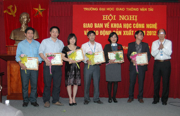 Hội nghị giao ban về Khoa học công nghệ và Lao động sản xuất năm 2012