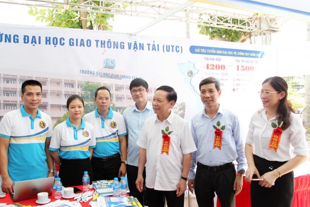 Tư vấn Tuyển sinh Đại học - Hướng Nghiệp năm 2020 tại Hòa Bình