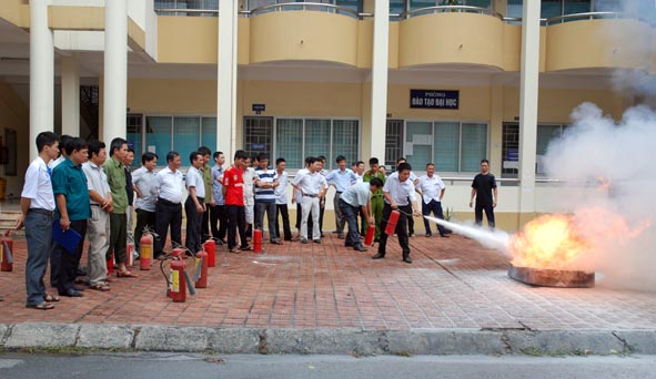 Tập huấn công tác Phòng cháy chữa cháy tại Trường Đại học Giao thông Vận tải