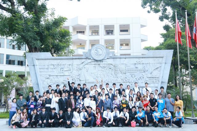 Giao lưu quốc tế giữa sinh viên Đại học Giao thông vận tải và Đại học Maizuru - Nhật Bản.