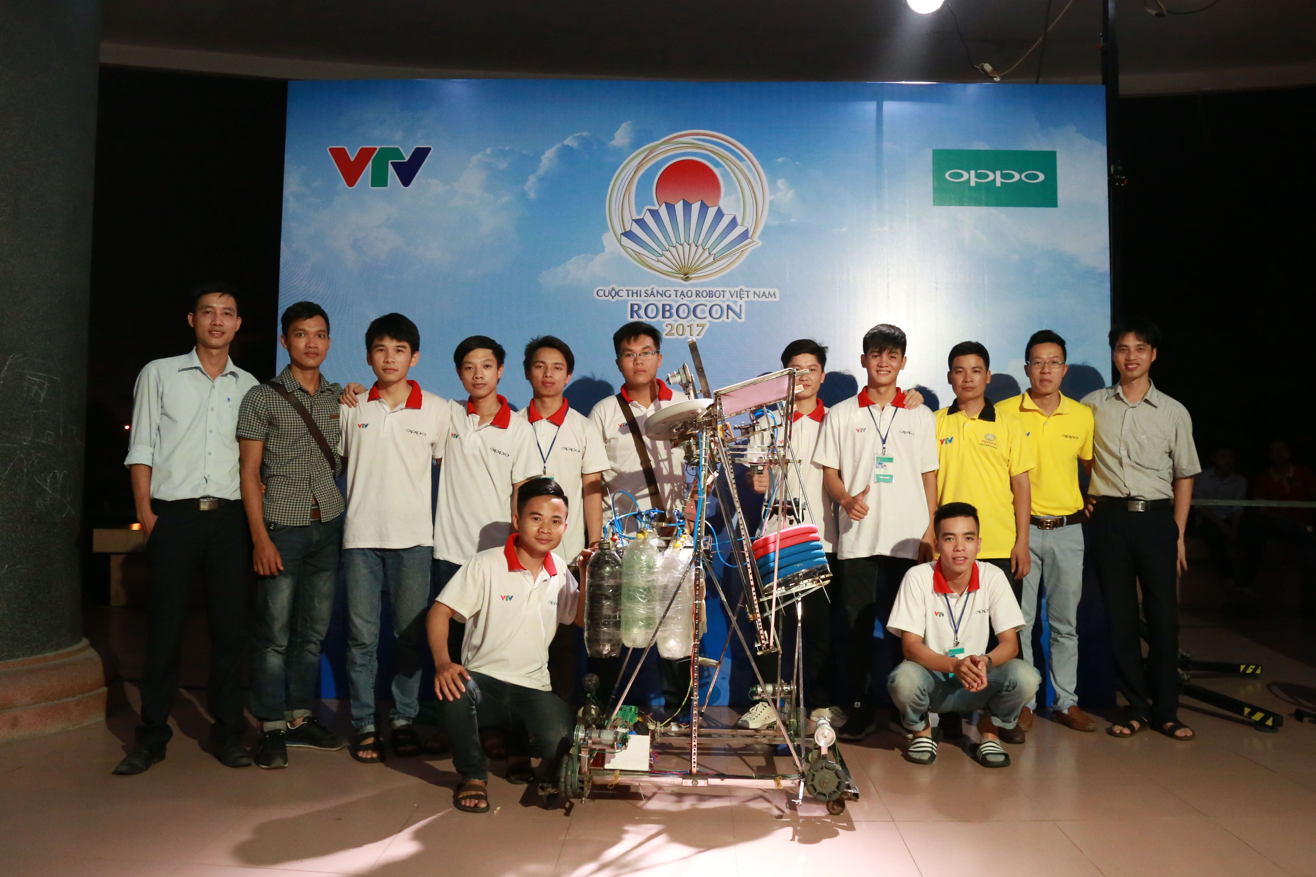 Đội CK-GOLD Đại học GTVT giành quyền vào vòng 1/8 cuộc thi Robocon 2017